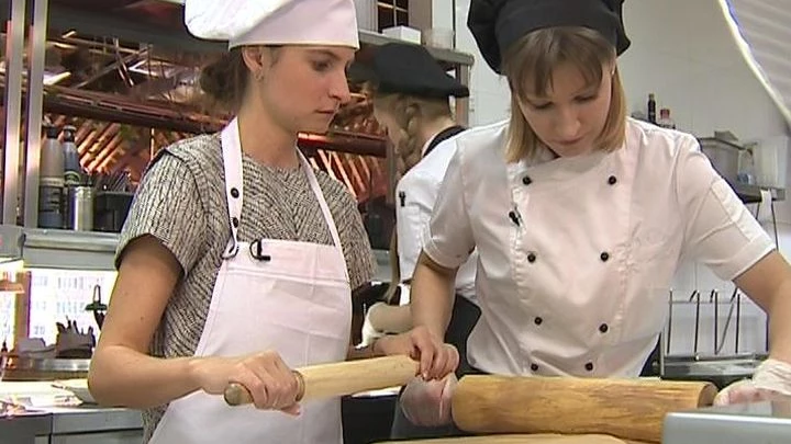 «Производительность труда» помогла обеспечить жителей «Питерскими» пирожными ко Дню города - tvspb.ru