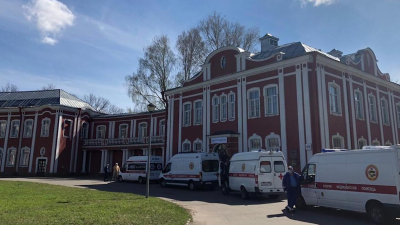 Больница Петра Великого начала прием пациентов с коронавирусом