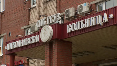 Медикам Николаевской больницы передали две тысячи санитайзеров