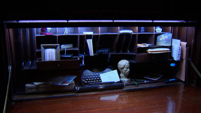 В музее Анны Ахматовой появился портрет Бродского, сложенный из личных вещей поэта