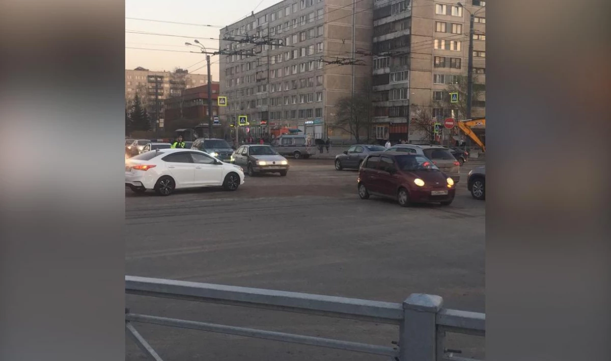 Движение по Будапештской и Димитрова открыли после коммунальной аварии - tvspb.ru