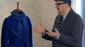 Владимир Бухинник рассказывает и показывает значение синего цвета в одежде