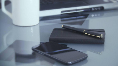 Петербургские ученые создали беспроводное устройство для одновременной зарядки нескольких смартфонов