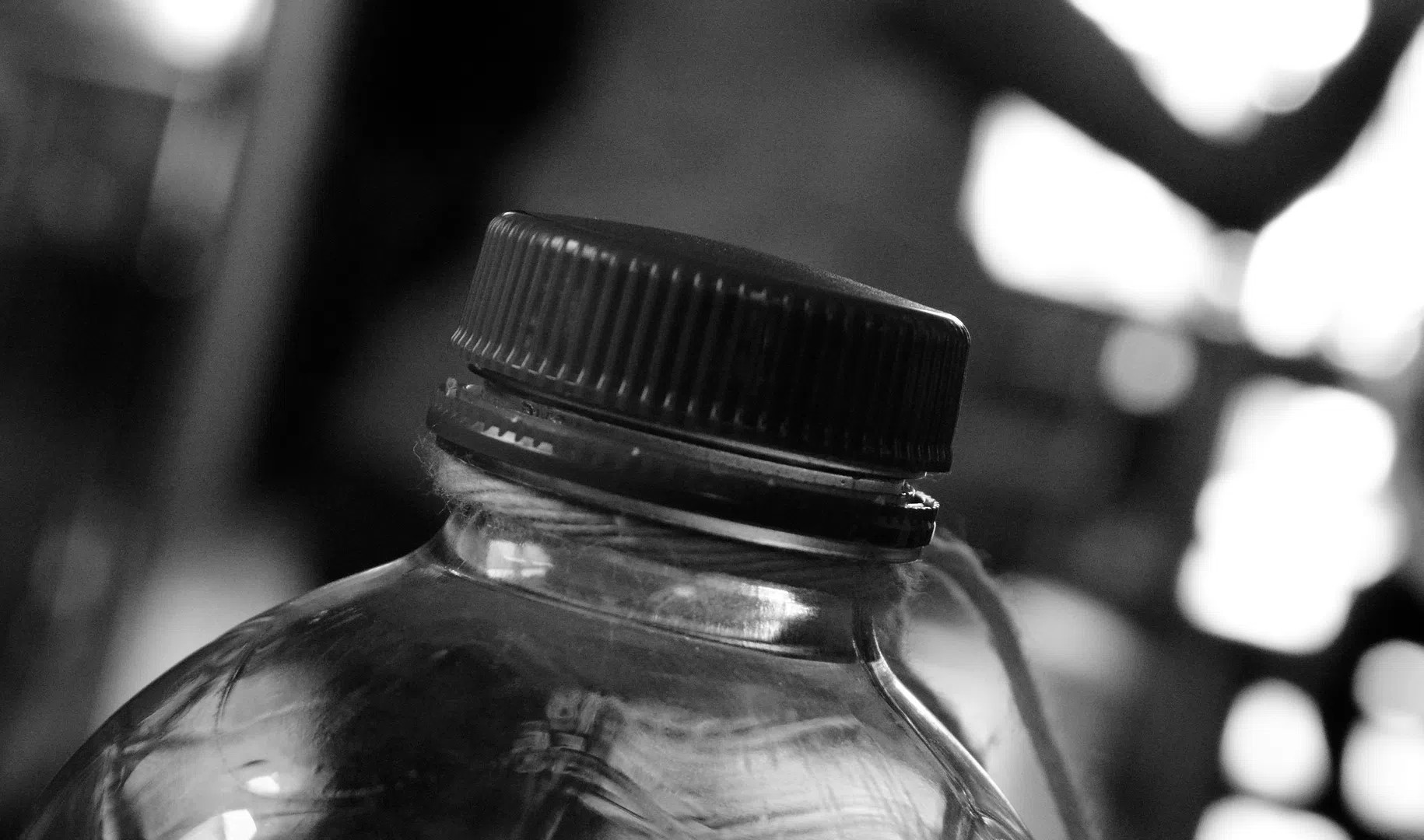 бутылочка крышка. металлическая крышка для бутылки. бутылка с крышкой. маленькие бутылочки с крышкой. пэт бутылка 100 мл.