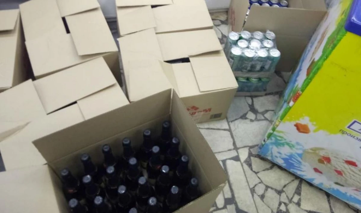 Алкоголь на 125 тыс. рублей изъяли из магазина на Отважных - tvspb.ru