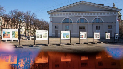 У «Манежа» открылась выставка фотографий, сделанных подопечными «Ночлежки»