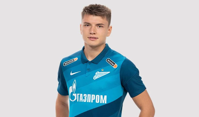 Игрок «Зенита» Мостовой попал в стартовый состав сборной России на матч со Швецией - tvspb.ru