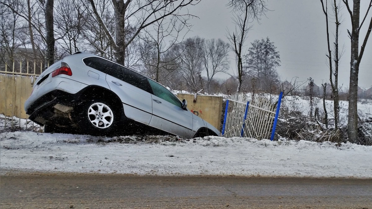 В Петербурге из-за снега количество аварий выросло на треть - tvspb.ru