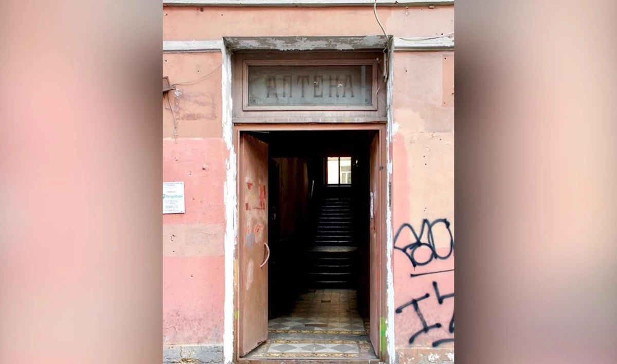 Аптека доктора Пеля на Гороховой осталась без исторических дверей - tvspb.ru