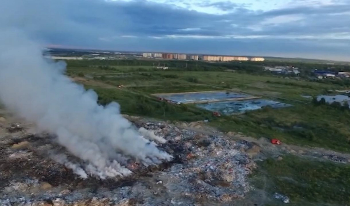 Специалисты не нашли превышения ПДК после пожара на свалке на Волхонском шоссе - tvspb.ru