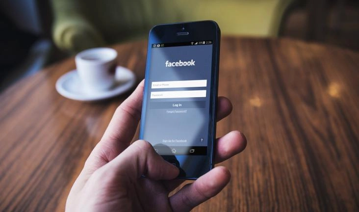 Facebook объяснил глобальный сбой в работе соцсети - tvspb.ru