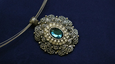 Солонников посоветовал не пытаться сберечь средства в ювелирных украшениях