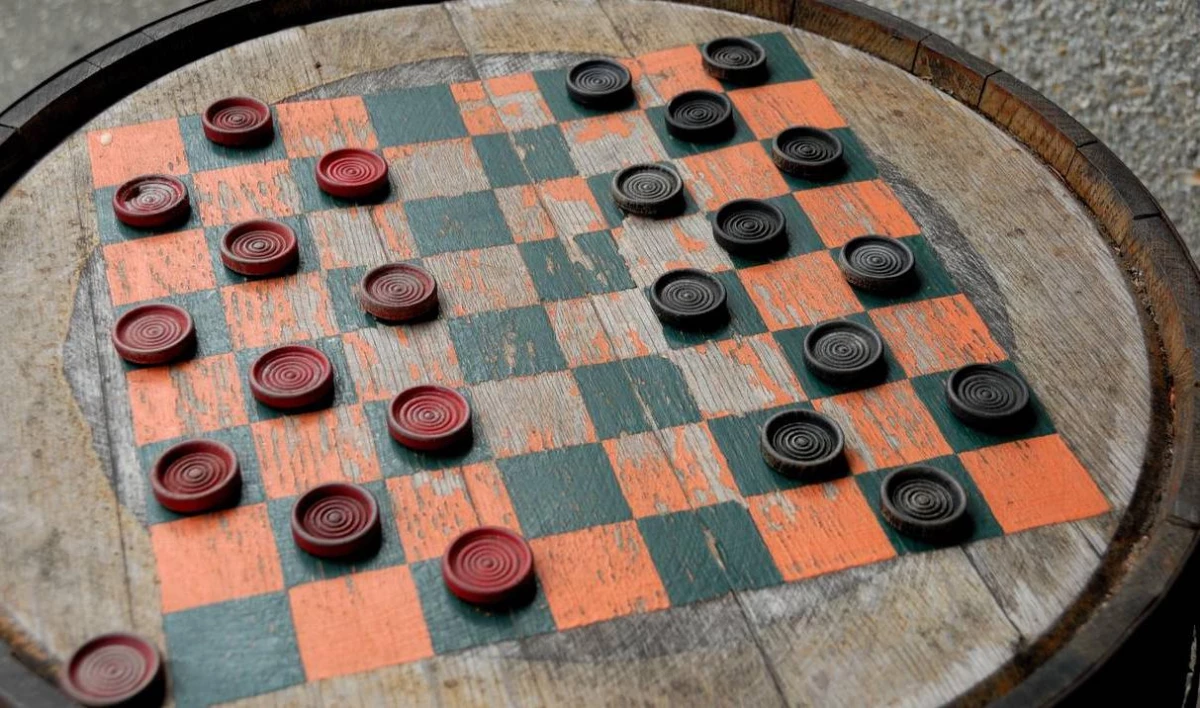 Петербуржцы отличились в онлайн-соревнованиях по шашкам-64 - tvspb.ru