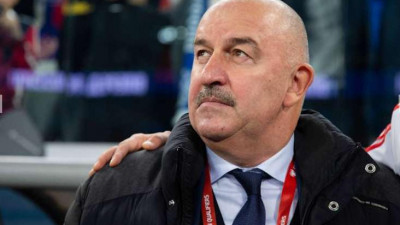 Станислав Черчесов рассказал, кто из полевых игроков мог бы встать в ворота сборной России