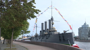 Юля Чеснокова на палубе крейсера «Аврора» в ожидании Главного Военно-морского парада