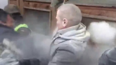 Сторонники Саакашвили взяли штурмом Октябрьский дворец в Киеве