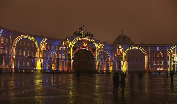 В Дни Эрмитажа на Дворцовой площади покажут световое представление