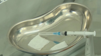 Поликлиника придет на дом: Как будут вакцинировать пожилых, которые не могут добраться до прививочного пункта