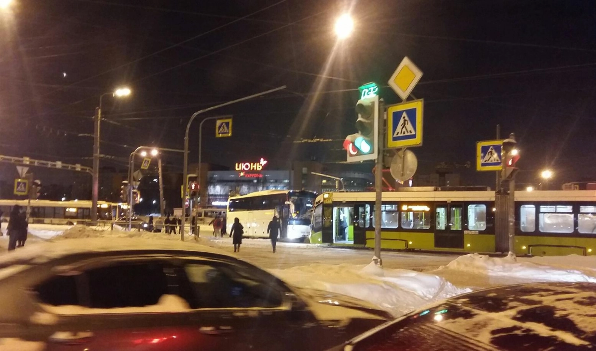 Автобус столкнулся с «Чижиком» в Красногвардейском районе - tvspb.ru