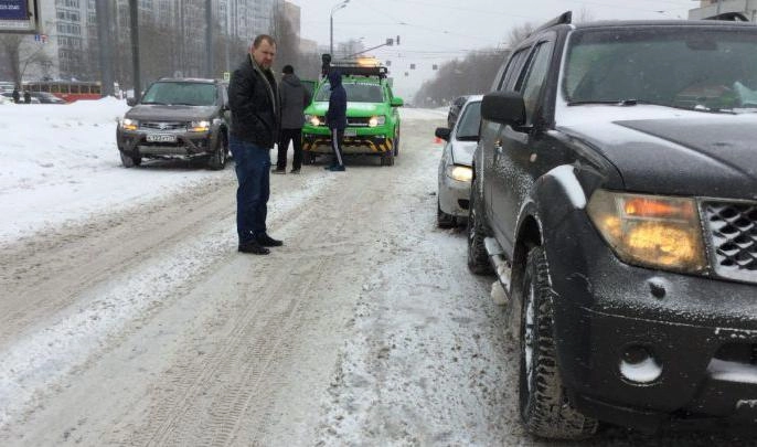 Московским автомобилистам рекомендуют отказаться от поездок в связи со снегопадом - tvspb.ru