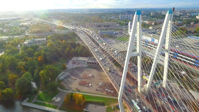 Трехкилометровая пробка собралась на КАД из-за трех аварий - tvspb.ru