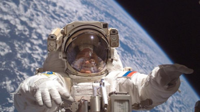 Ученые рассказали о возможности размножения людей в космосе