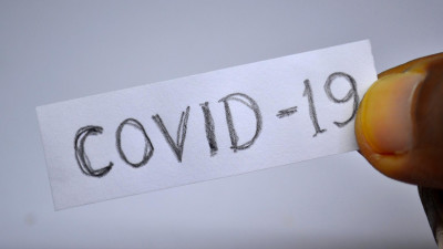 COVID-19 или КОВИД. Лингвисты Петербурга утверждают, что слово стоит писать кириллицей