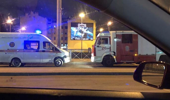 Спасатели ночью вытащили мужчину из Обводного канала - tvspb.ru