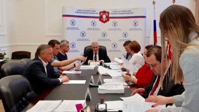 Александр Беглов сдал подписи жителей и муниципалов в Горизбирком Петербурга