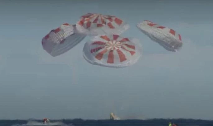 Космический корабль Crew Dragon успешно приводнился в Атлантическом океане - tvspb.ru