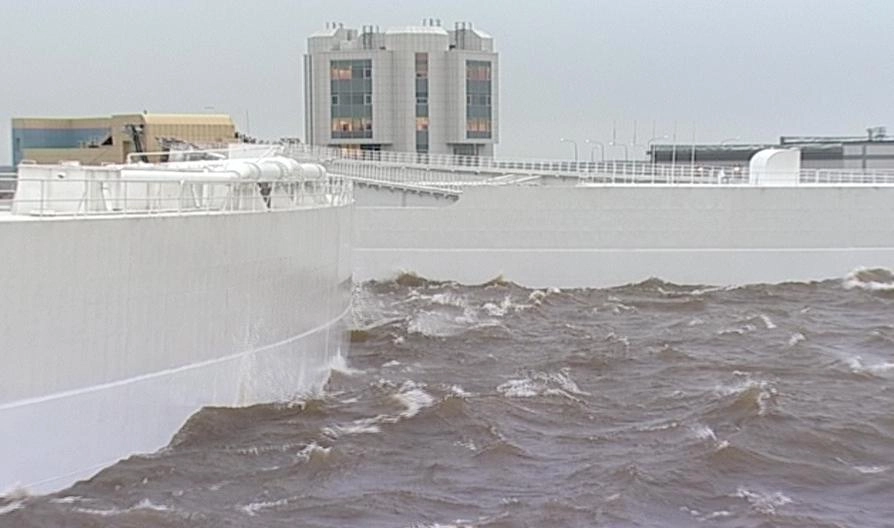 В Петербурге открыли дамбу после угрозы наводнения - tvspb.ru