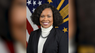 Скандал с колготками привел к отставке пресс-секретаря Пентагона