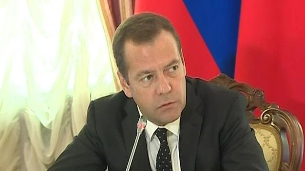 Медведев утвердил размер пособий по безработице в 2018 году - tvspb.ru