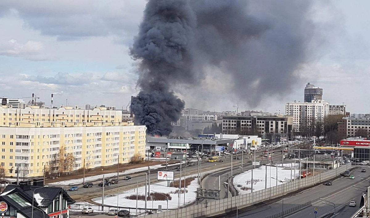 СМИ: Ущерб от пожара в автоцентре на Савушкина составил более 10 млн рублей - tvspb.ru