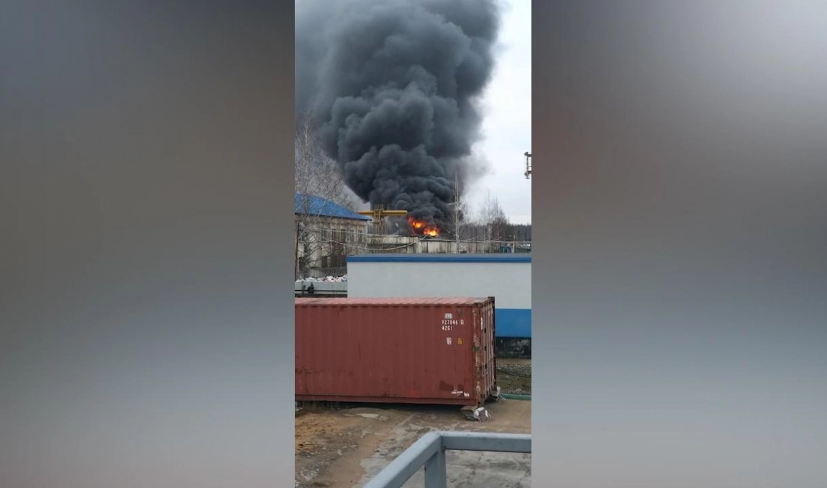 Росприроднадзор проводит проверку по факту пожара на предприятии по переработке шин - tvspb.ru