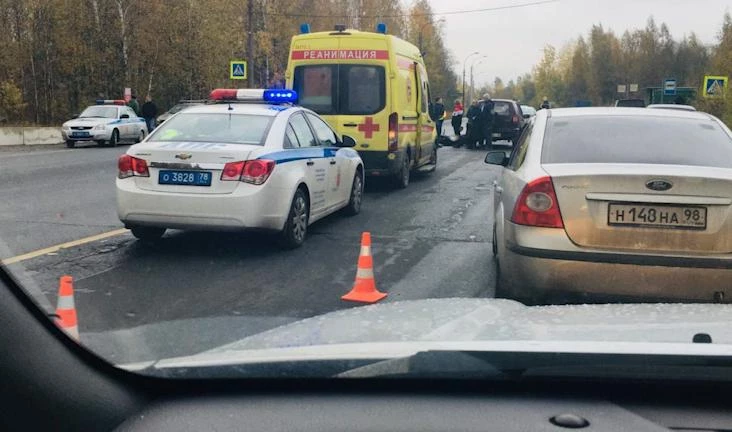 Два скутера и Chevrolet Niva столкнулись в Колпинском районе - tvspb.ru