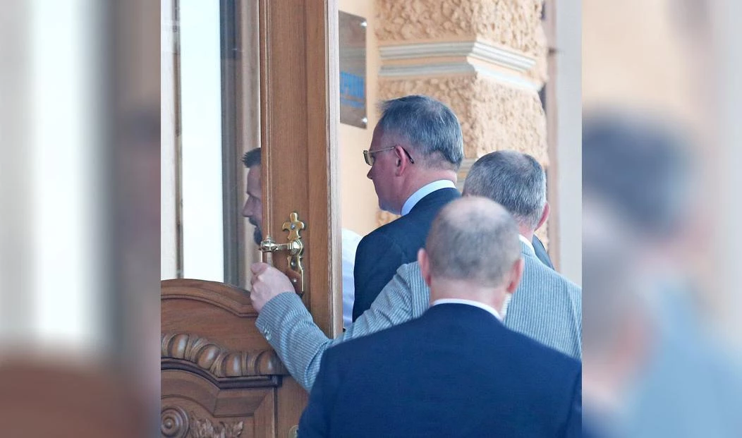 У входа в офис «Газпрома» в Петербурге заметили Сергея Семака - tvspb.ru