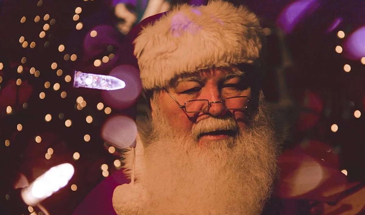 Эксперты выяснили, кто чаще всего приглашает домой Деда Мороза и Снегурочку - tvspb.ru
