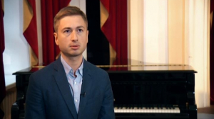 «Хорошую музыку из кино обязательно нужно переносить на сцену». Интервью одного из самых востребованных композиторов России