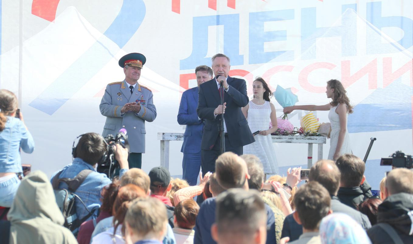 Александр Беглов поздравил петербуржцев с Днем России на своей странице «ВКонтакте»