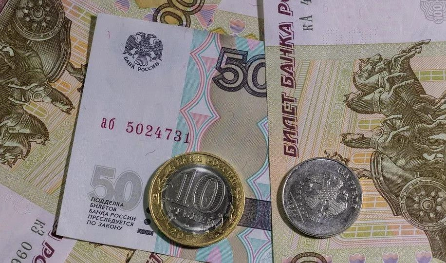 Петербуржцев оштрафовали на 500 рублей за пение и ругань на улице Рубинштейна в полночь - tvspb.ru