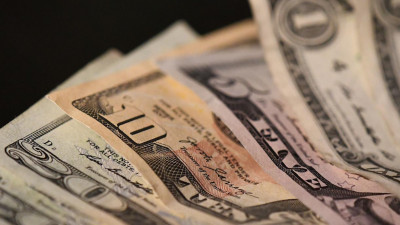 Курс валют. Доллар подешевел перед выходными