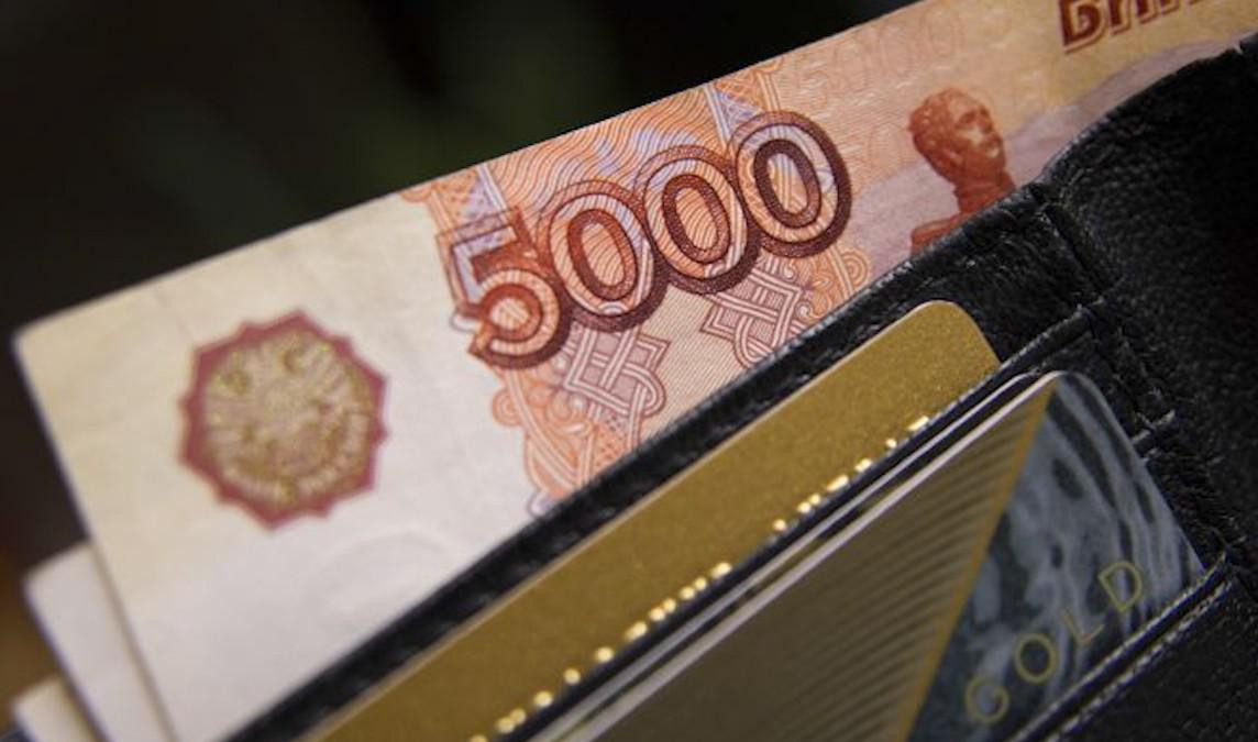Петербуржцам предлагают зарплаты на треть выше средних по стране