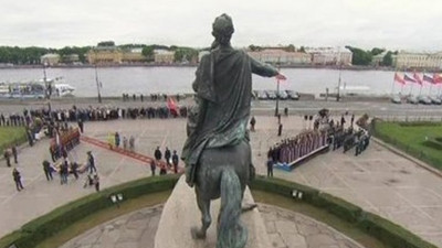 День города: Церемония возложения цветов к памятнику Петру I