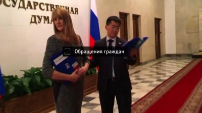 Депутаты Госдумы во время флешмоба претворились манекенами