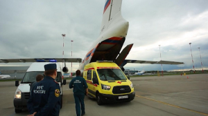 Спасатели доставили в Петербург тяжелобольных детей