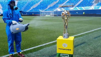 Специалисты продезинфицировали кубок чемпионов России перед матчем «Зенит» – «Сочи»