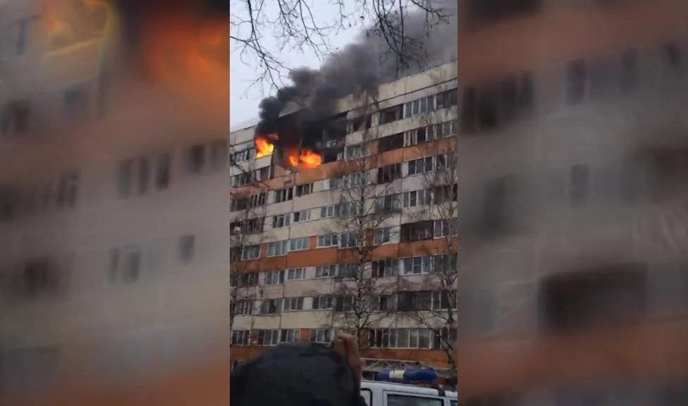 Жильцов взорвавшегося дома на Народного Ополчения временно разместят в автобусах - tvspb.ru