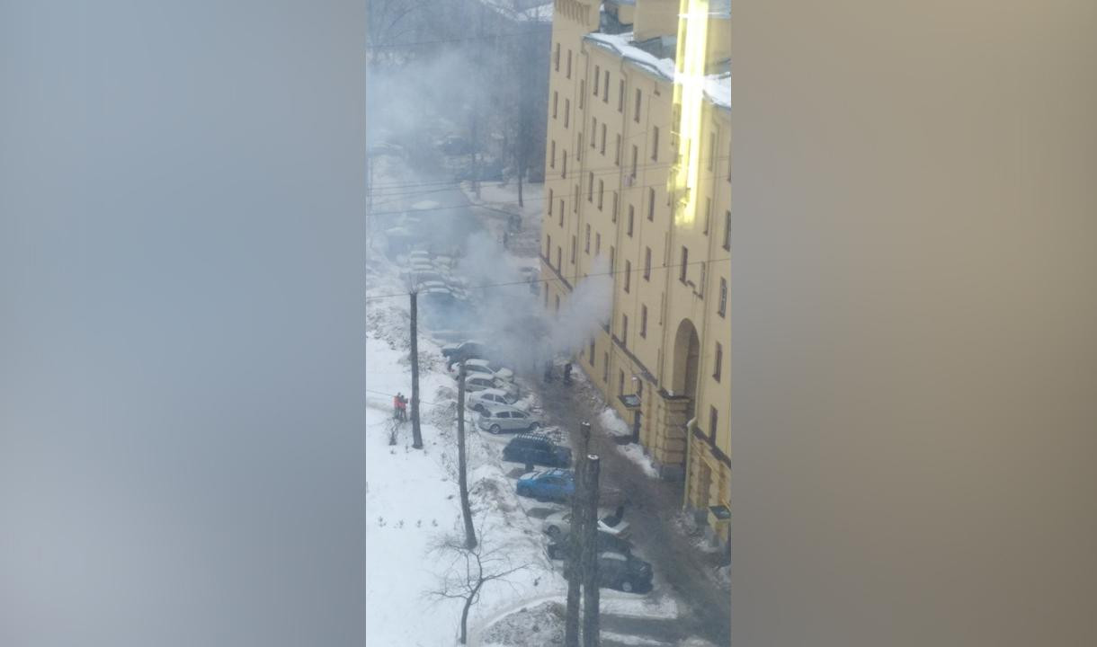 15 пожарных тушили квартиру на Кондратьевском проспекте