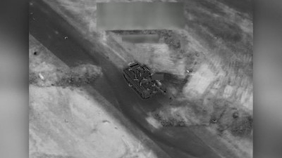 В СМИ распространяется видео авиаудара международной коалиции по войскам в Сирии